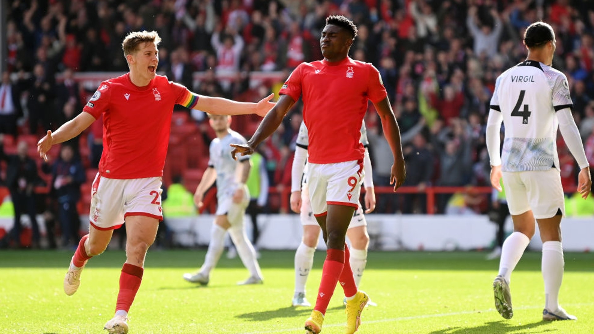 赛事上崭露 赛事上崭露