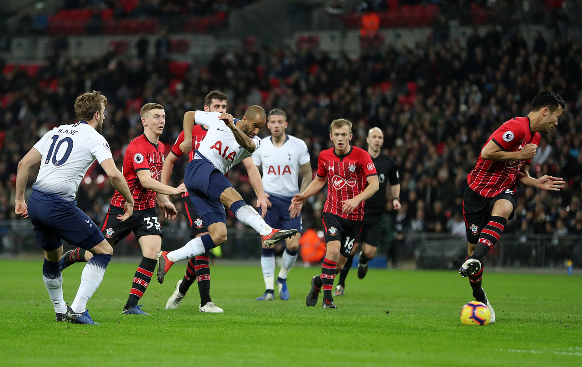 太阳报：测凯恩联名，零食味道很无聊，2镑有点贵.